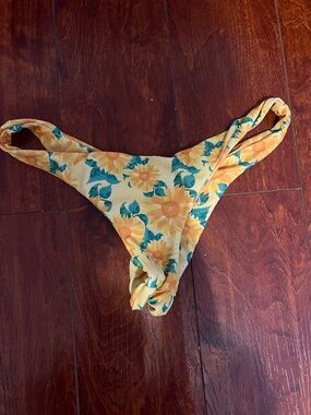 moana bikini Yellow Sunflower Print Bikini Bottom Size medium